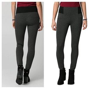 Le Chateau Eggplant Two-Tone Ponte Skinny Pant 0